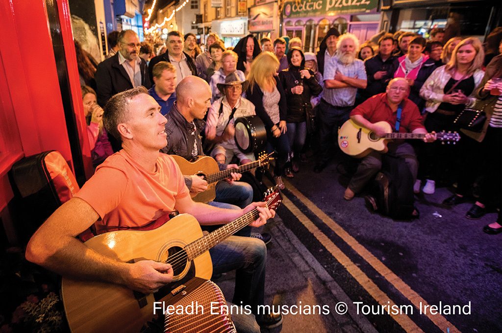 Fleadh Ennis musicians © Tourism Ireland