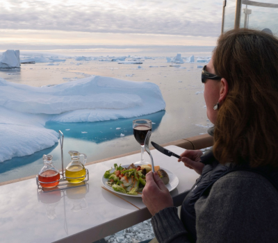 Passenger-enjoying-meal-onboard-the-Greg-Mortimer-Antarctica-Scott-Portelli.png
